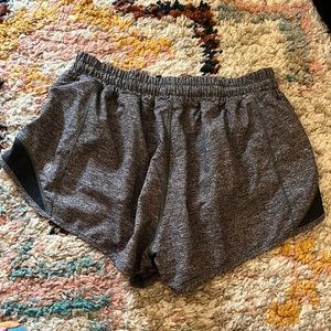 Lululemon hotty hot shorts 2.5 inch 6 regular length
